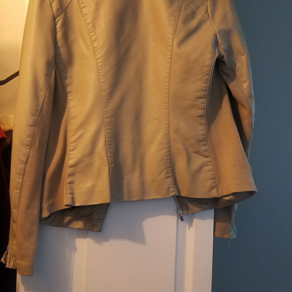 Jacket - Picture 2 of 4